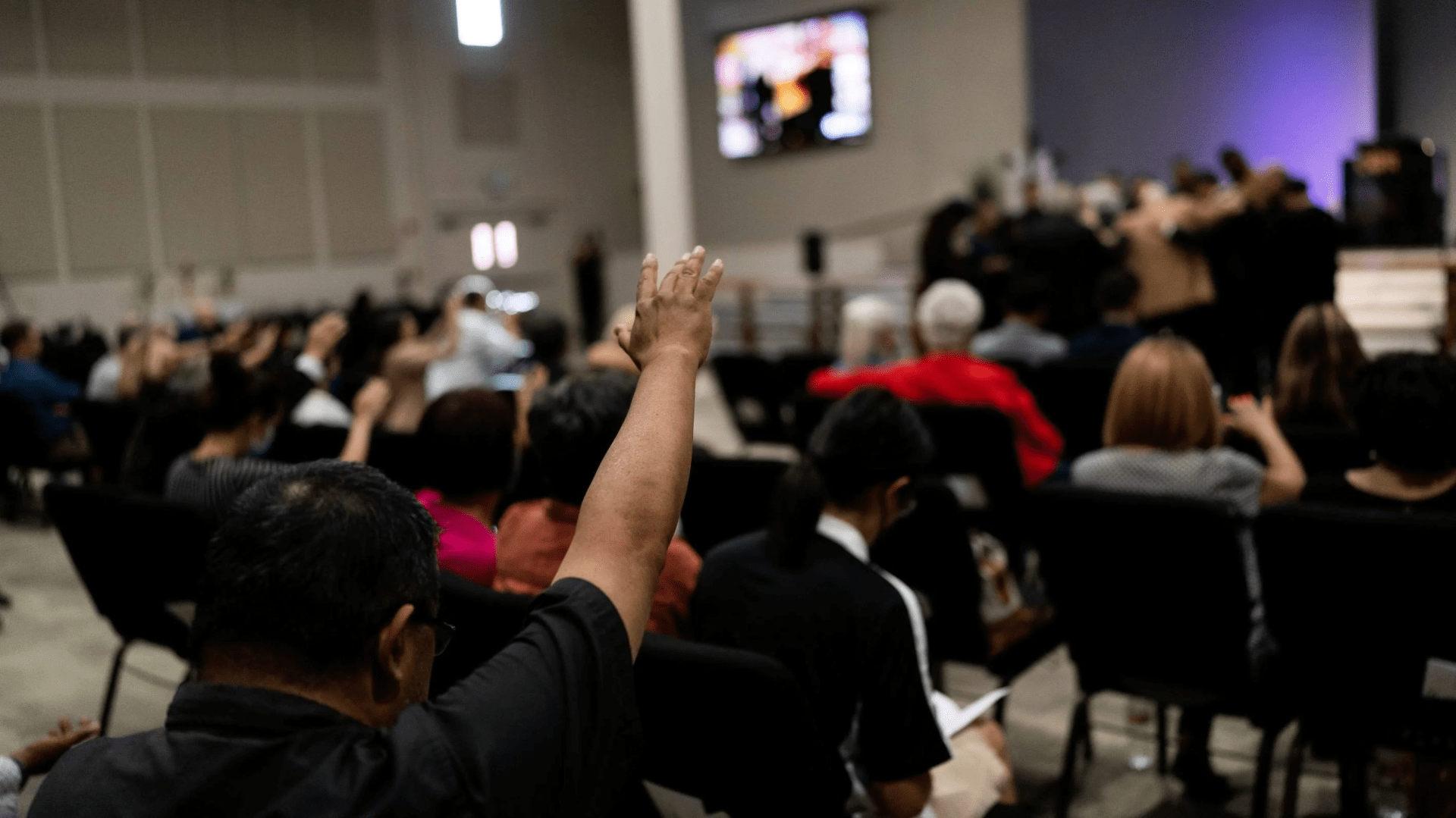 Setelah penembakan di Irvine Taiwanese Presbyterian Church, para pendeta berkumpul untuk berdoa di Christ Our Redeemer AME Church.