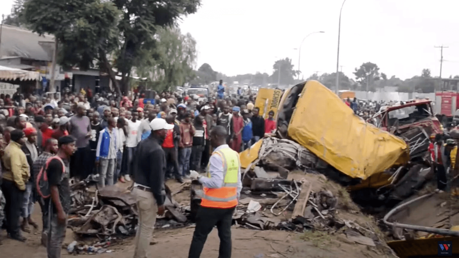 Sebuah kecelakaan yang melibatkan empat kendaraan, terjadi di pinggiran kota Ngaramtoni, Arusha, Tanzania bagian utara, pada 24 Februari 2024.